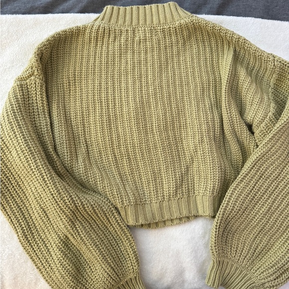 Green Sweater - Picture 6 of 8